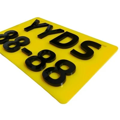 Placa de acrílico com dígitos de letras